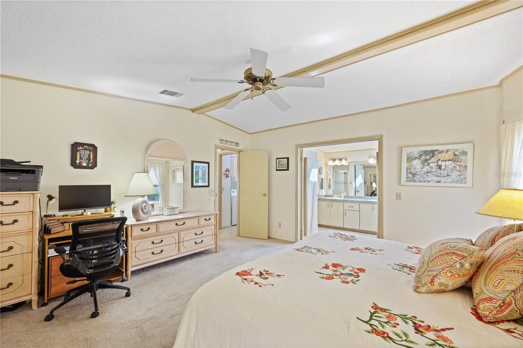 合同活跃: $235,000 (2 贝兹, 2 浴室, 1456 平方英尺)