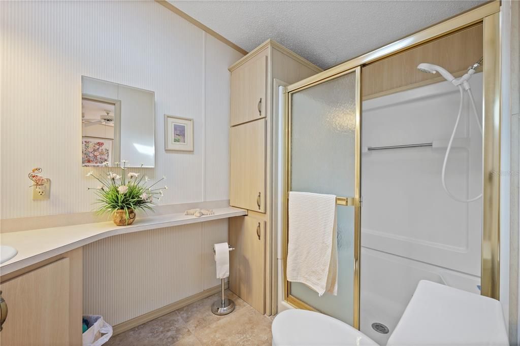 合同活跃: $235,000 (2 贝兹, 2 浴室, 1456 平方英尺)