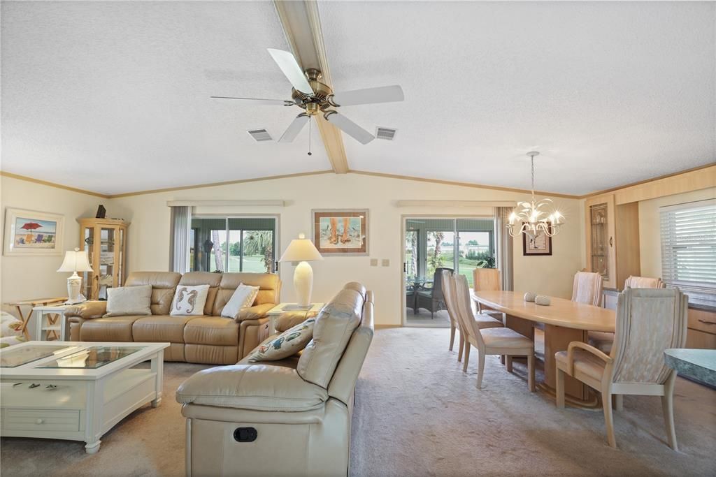 合同活跃: $235,000 (2 贝兹, 2 浴室, 1456 平方英尺)