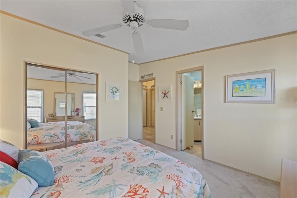 合同活跃: $235,000 (2 贝兹, 2 浴室, 1456 平方英尺)