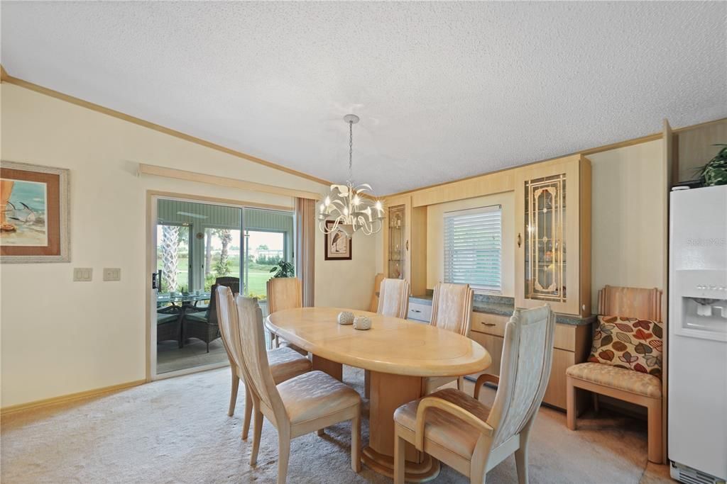 合同活跃: $235,000 (2 贝兹, 2 浴室, 1456 平方英尺)