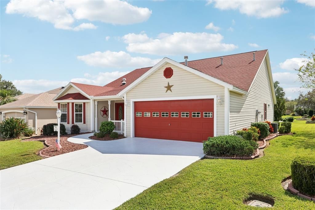 合同活跃: $425,000 (3 贝兹, 2 浴室, 2216 平方英尺)