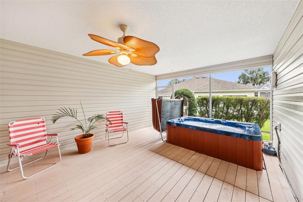 合同活跃: $425,000 (3 贝兹, 2 浴室, 2216 平方英尺)