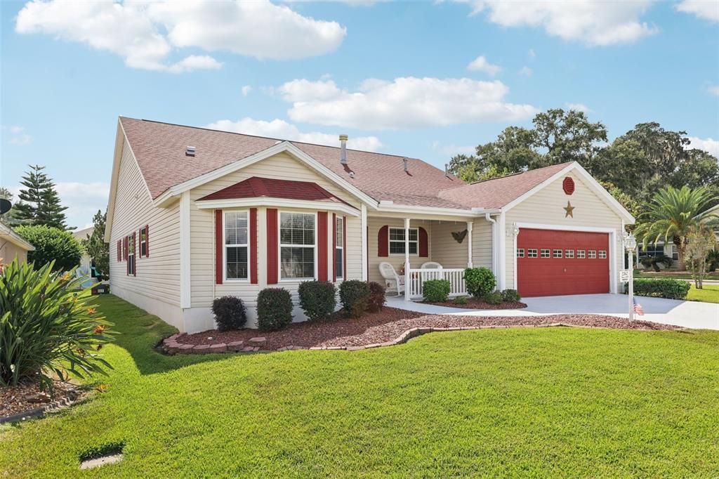 合同活跃: $425,000 (3 贝兹, 2 浴室, 2216 平方英尺)