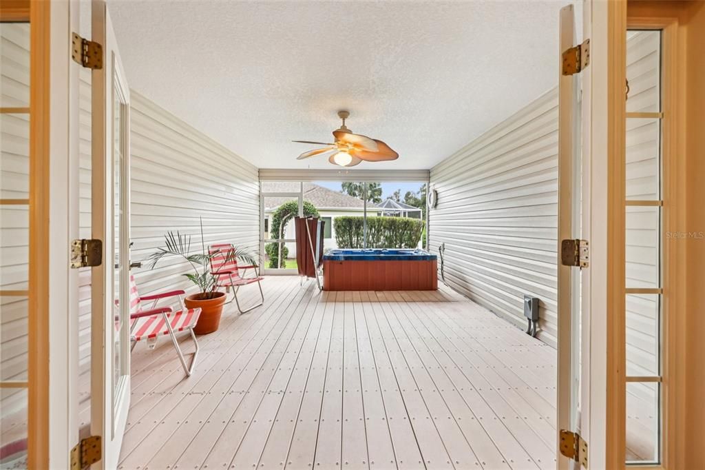 合同活跃: $425,000 (3 贝兹, 2 浴室, 2216 平方英尺)