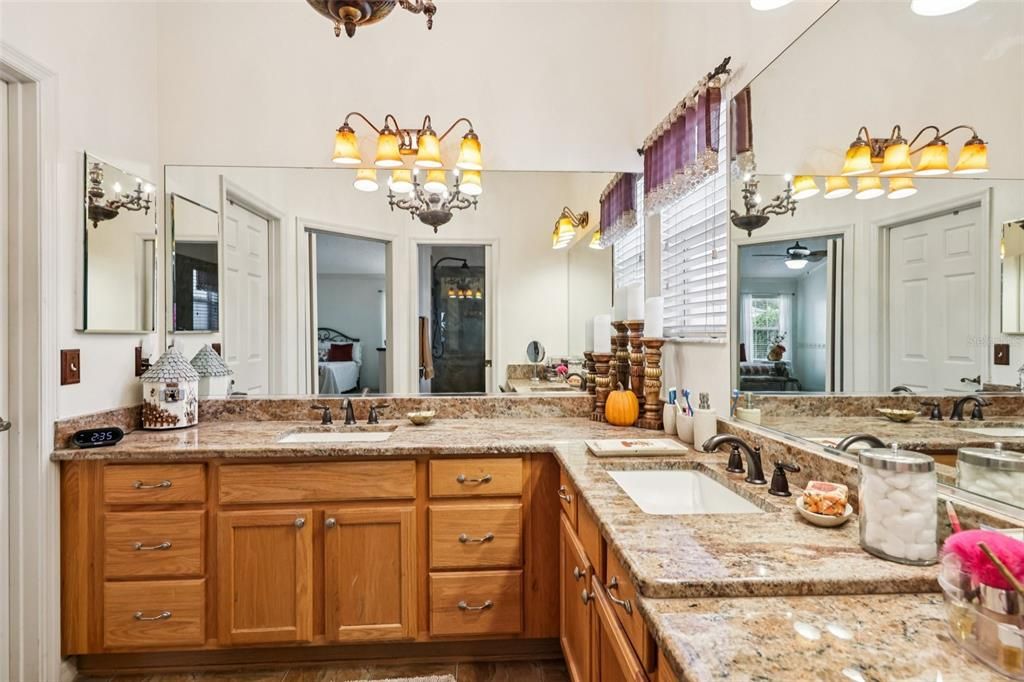 合同活跃: $425,000 (3 贝兹, 2 浴室, 2216 平方英尺)