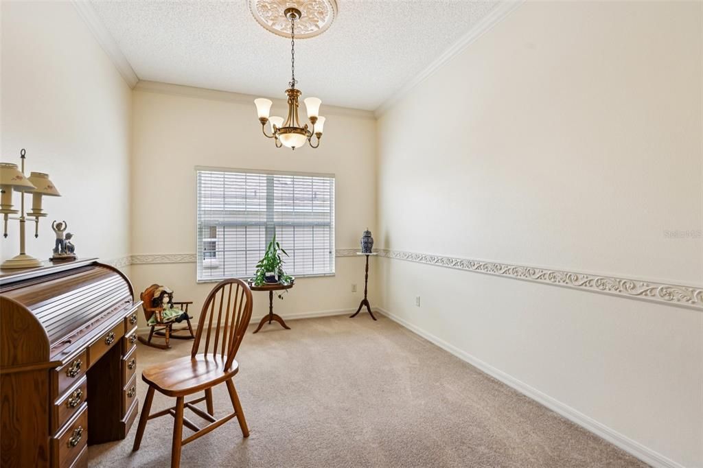 合同活跃: $425,000 (3 贝兹, 2 浴室, 2216 平方英尺)