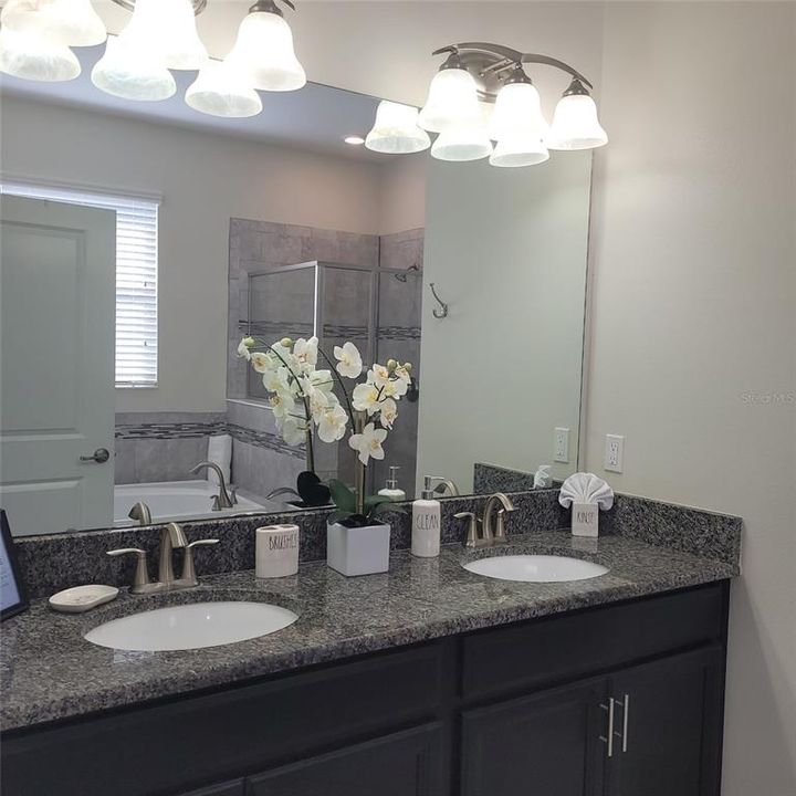 For Rent: $3,200 (3 beds, 2 baths, 1737 Square Feet)