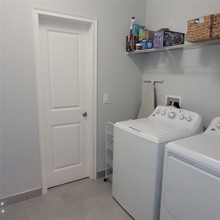 For Rent: $3,200 (3 beds, 2 baths, 1737 Square Feet)