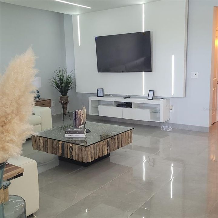 For Rent: $3,200 (3 beds, 2 baths, 1737 Square Feet)