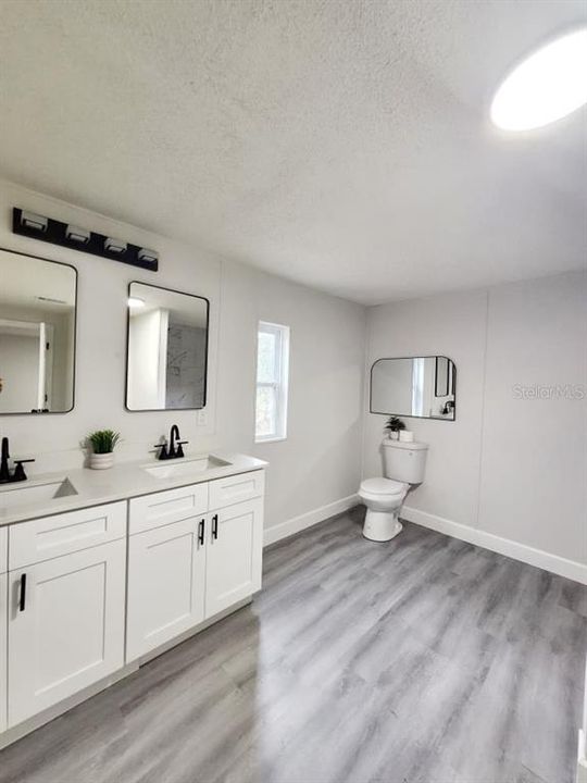 For Sale: $269,900 (3 beds, 2 baths, 1679 Square Feet)