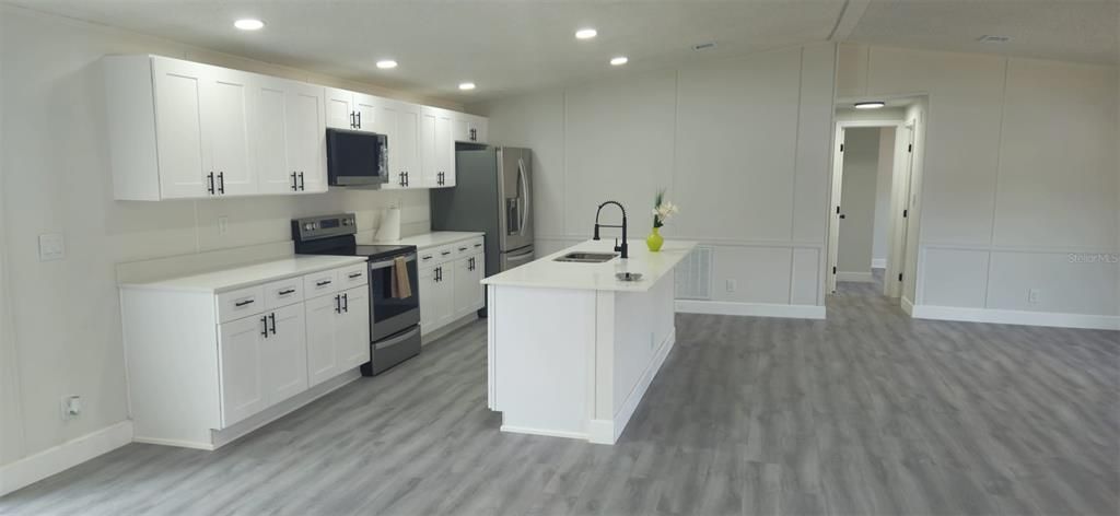 For Sale: $269,900 (3 beds, 2 baths, 1679 Square Feet)