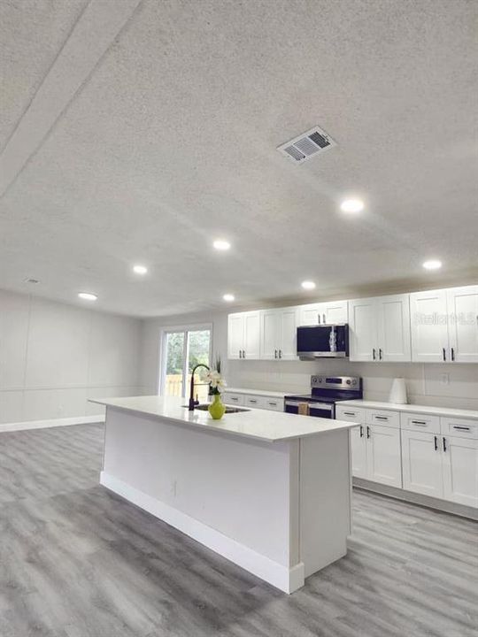 For Sale: $269,900 (3 beds, 2 baths, 1679 Square Feet)