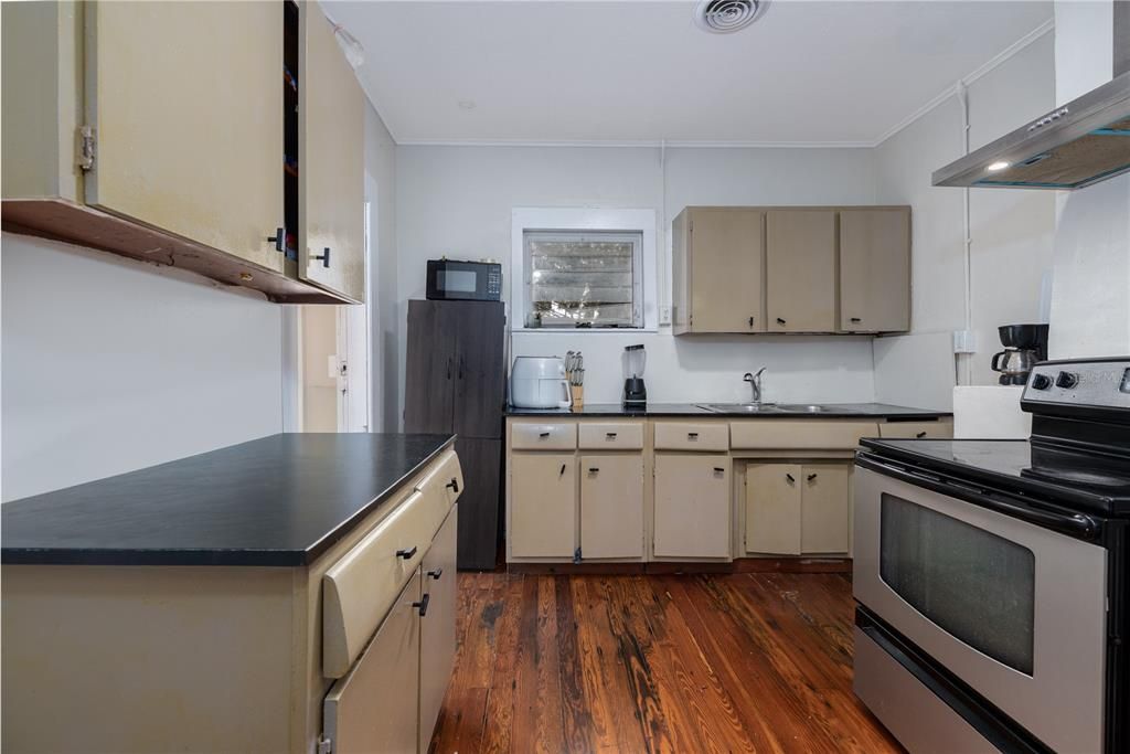 На продажу: $200,000 (3 спален, 1 ванн, 1108 Квадратных фут)