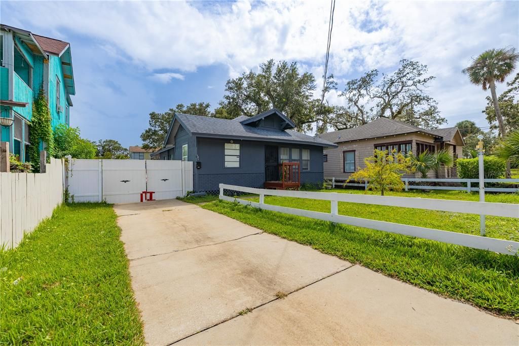 На продажу: $200,000 (3 спален, 1 ванн, 1108 Квадратных фут)