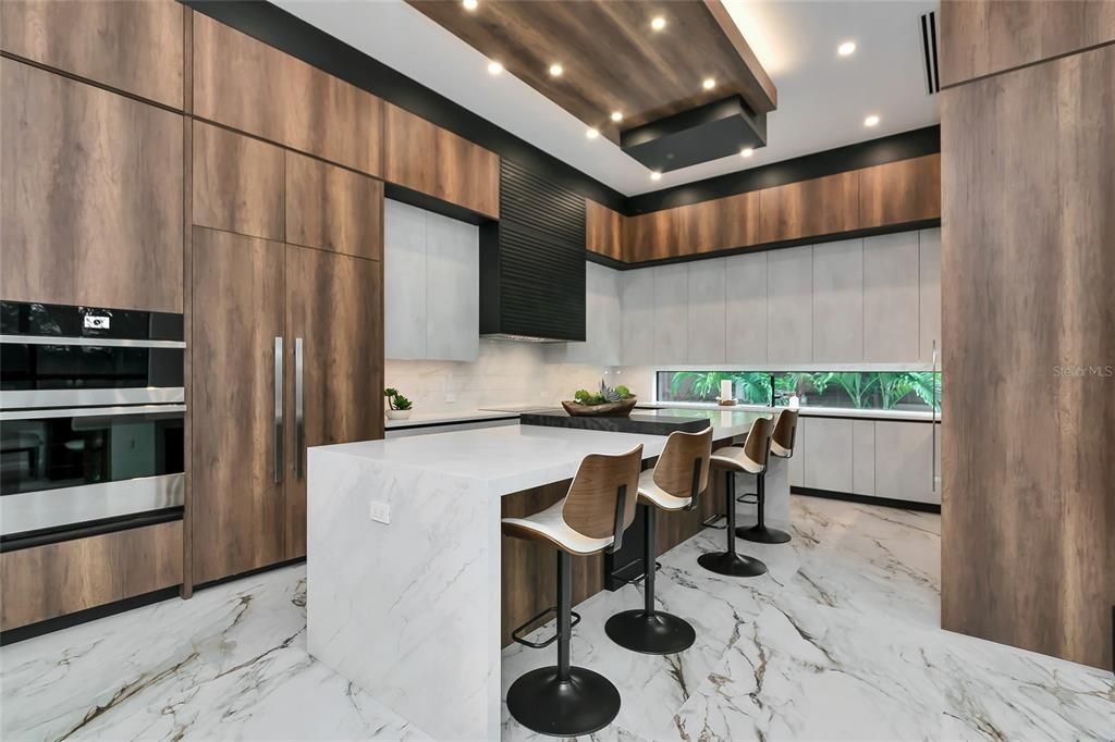 Activo con contrato: $2,149,000 (5 camas, 6 baños, 3555 Pies cuadrados)