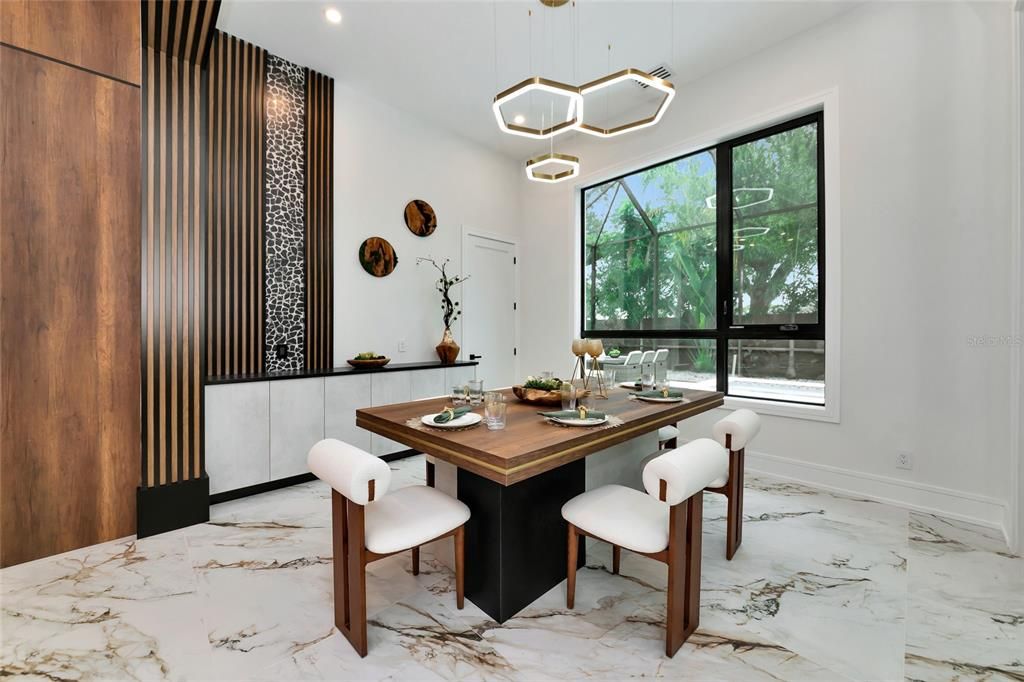 Activo con contrato: $2,149,000 (5 camas, 6 baños, 3555 Pies cuadrados)