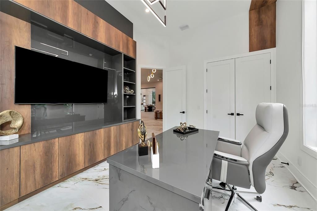 Activo con contrato: $2,149,000 (5 camas, 6 baños, 3555 Pies cuadrados)