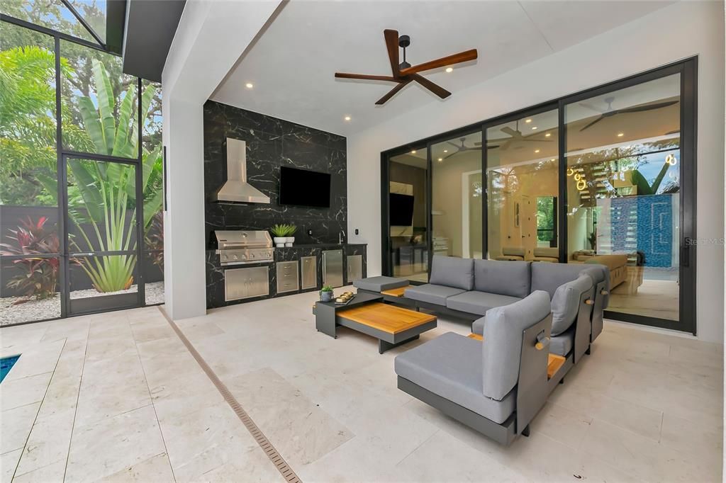 Activo con contrato: $2,149,000 (5 camas, 6 baños, 3555 Pies cuadrados)