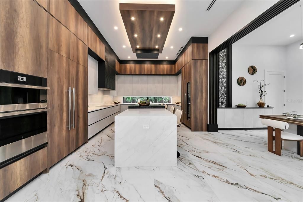 Activo con contrato: $2,149,000 (5 camas, 6 baños, 3555 Pies cuadrados)