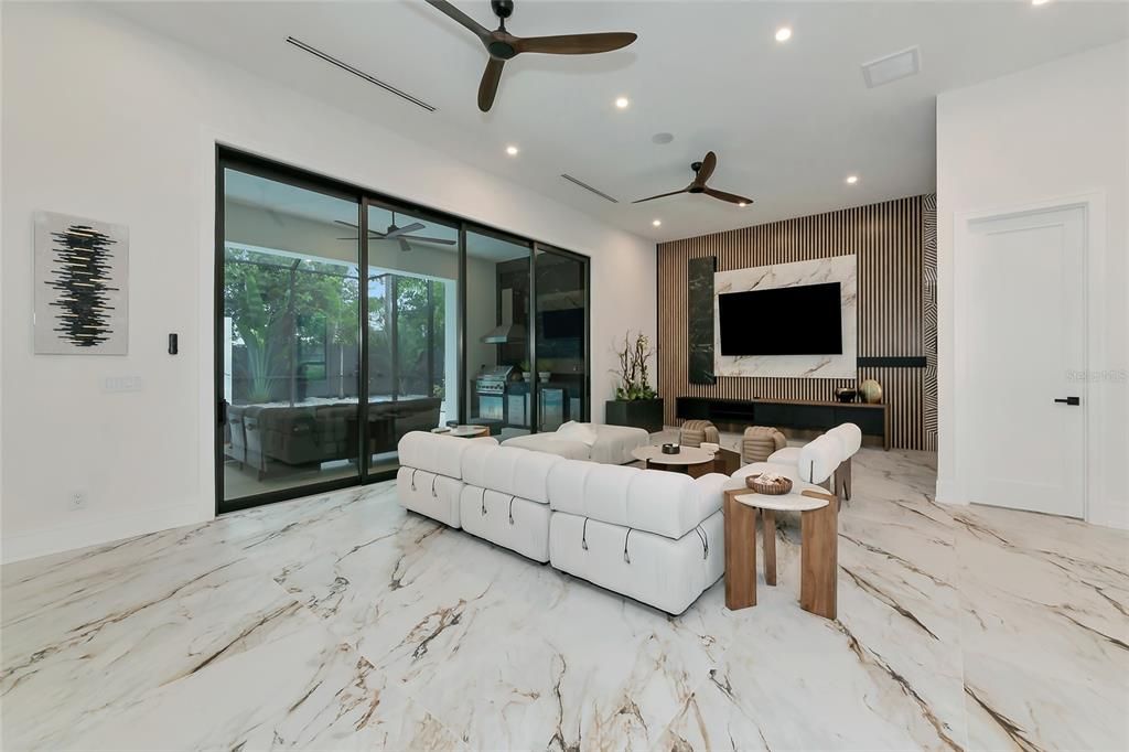 Activo con contrato: $2,149,000 (5 camas, 6 baños, 3555 Pies cuadrados)