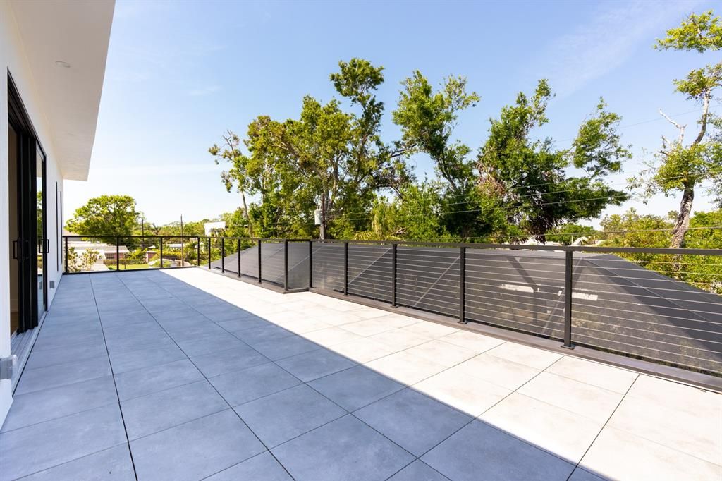 Activo con contrato: $2,149,000 (5 camas, 6 baños, 3555 Pies cuadrados)