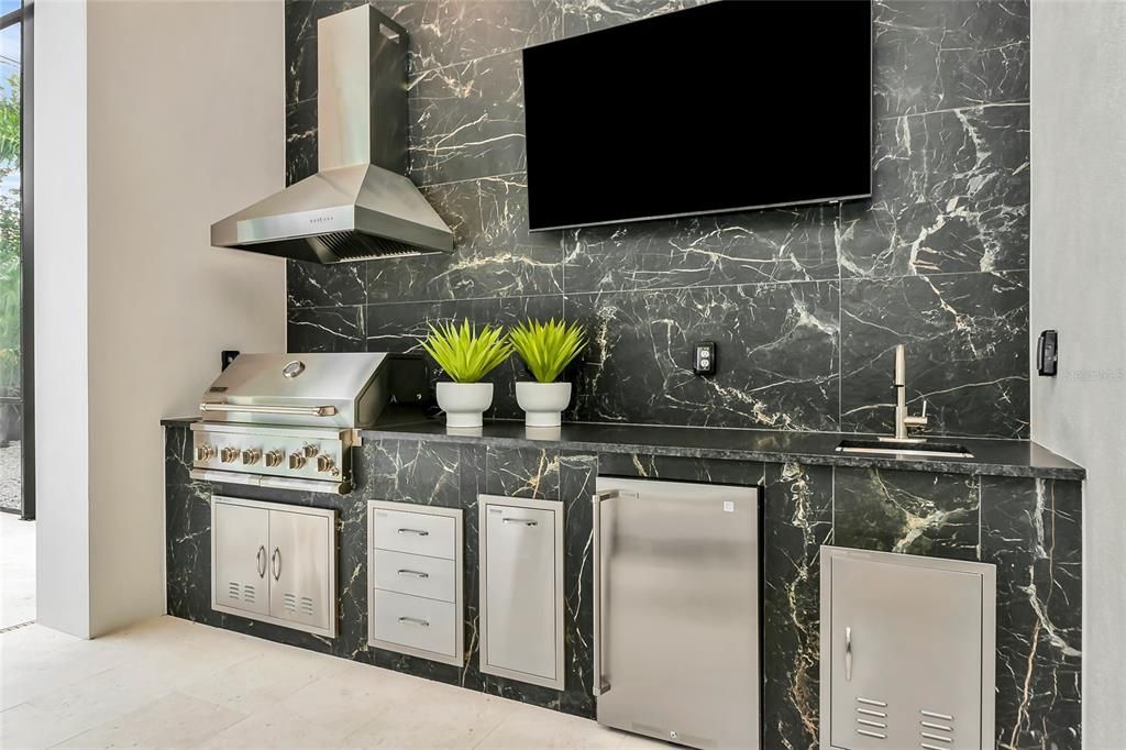 Activo con contrato: $2,149,000 (5 camas, 6 baños, 3555 Pies cuadrados)