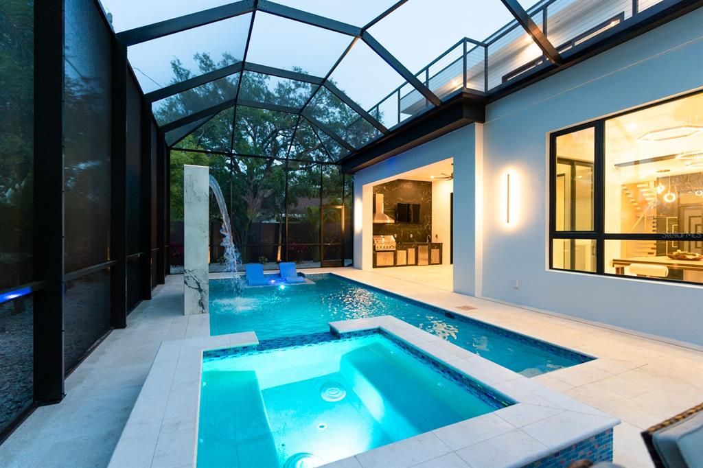 Activo con contrato: $2,149,000 (5 camas, 6 baños, 3555 Pies cuadrados)