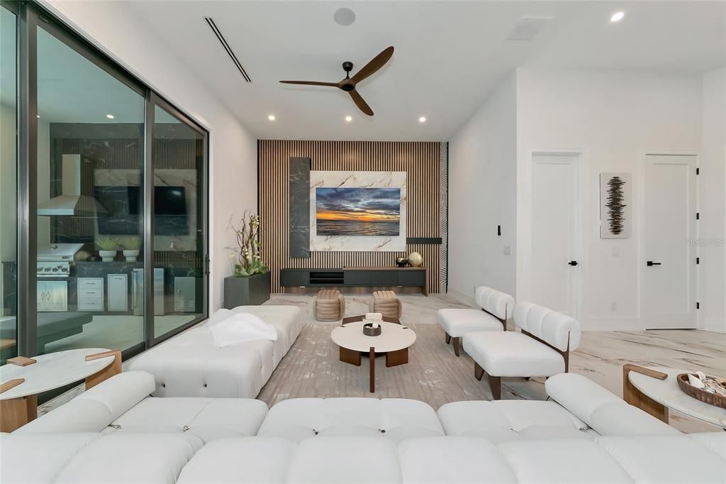 Activo con contrato: $2,149,000 (5 camas, 6 baños, 3555 Pies cuadrados)