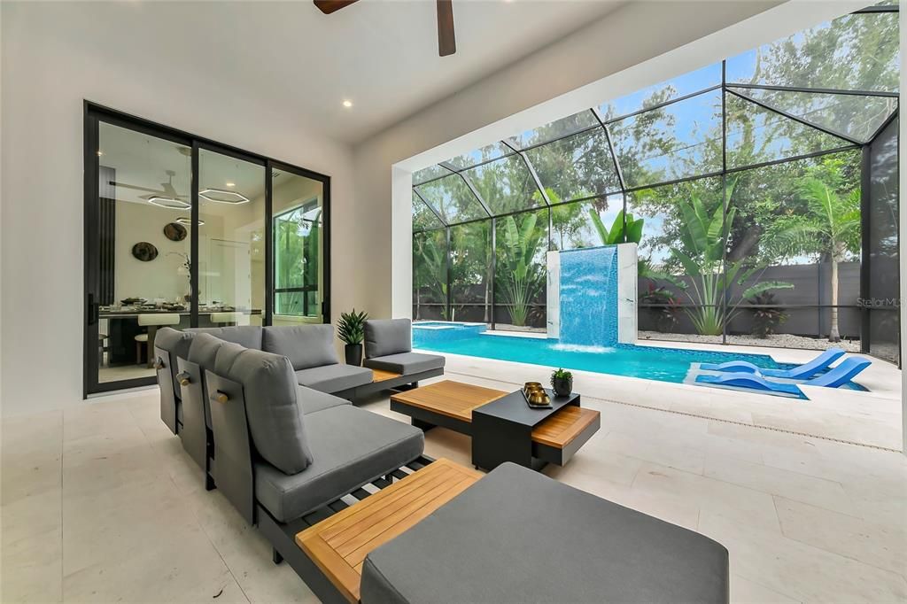 Activo con contrato: $2,149,000 (5 camas, 6 baños, 3555 Pies cuadrados)