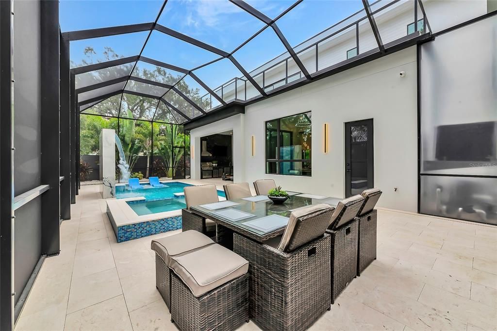 Activo con contrato: $2,149,000 (5 camas, 6 baños, 3555 Pies cuadrados)