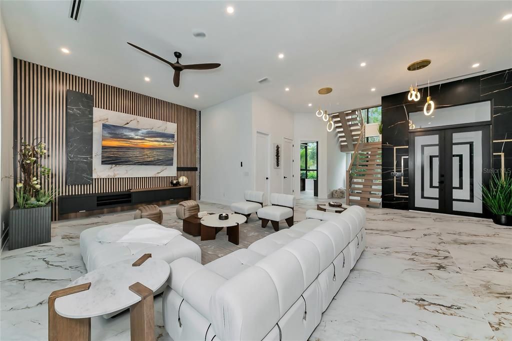 Activo con contrato: $2,149,000 (5 camas, 6 baños, 3555 Pies cuadrados)