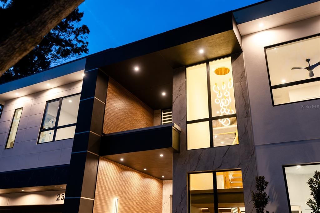 Activo con contrato: $2,149,000 (5 camas, 6 baños, 3555 Pies cuadrados)