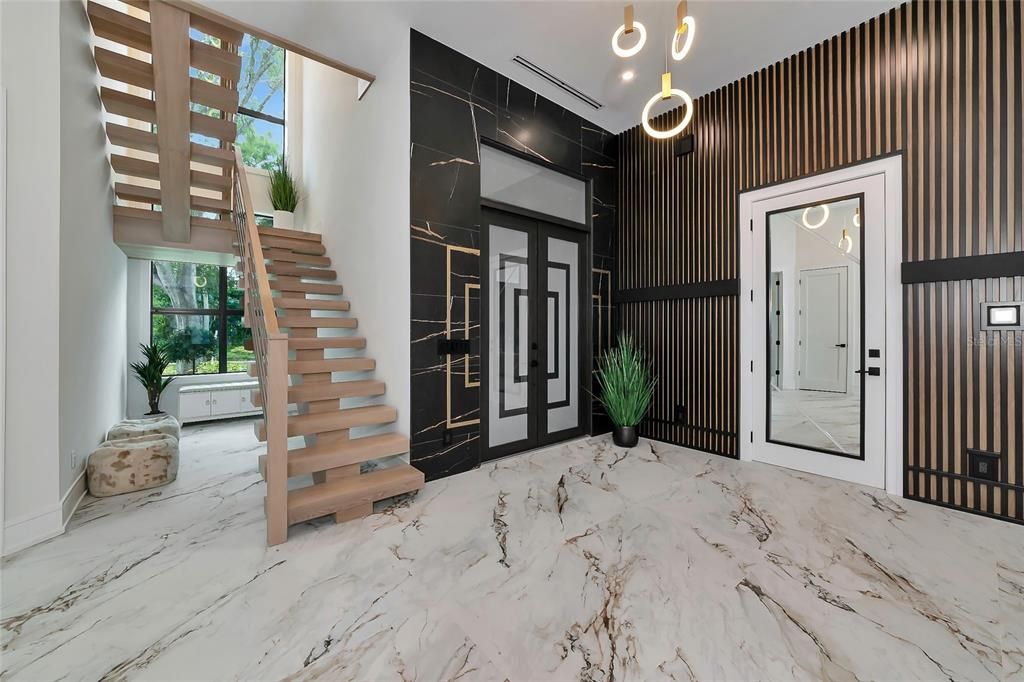 Activo con contrato: $2,149,000 (5 camas, 6 baños, 3555 Pies cuadrados)