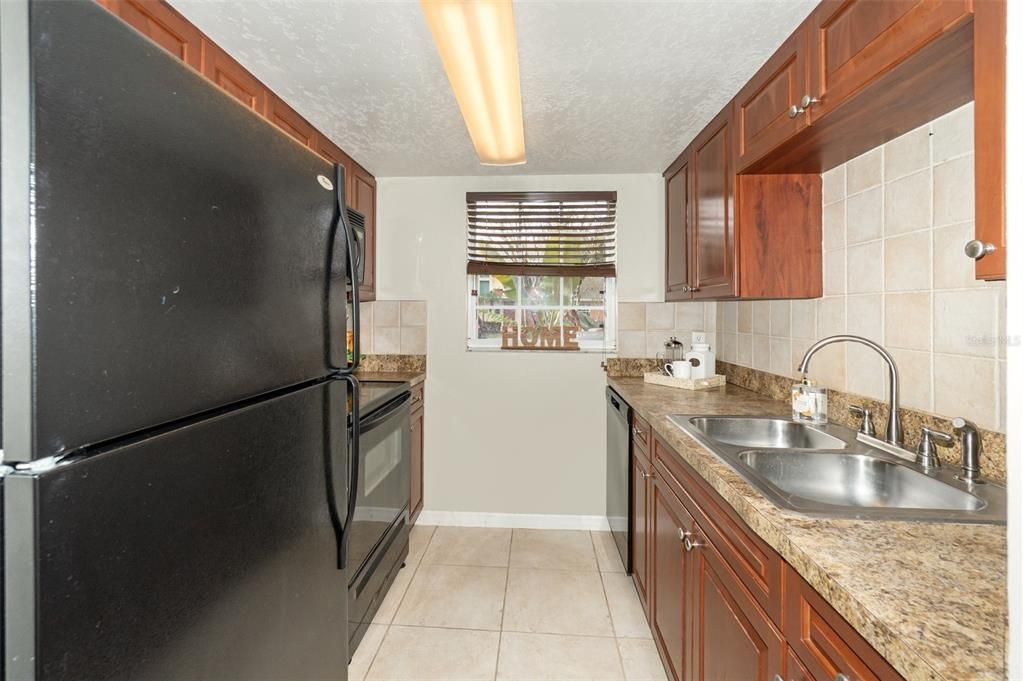 Active With Contract: $205,000 (2 beds, 1 baths, 1281 Square Feet)