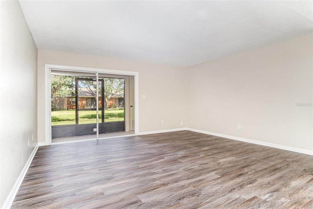 Active With Contract: $205,000 (2 beds, 1 baths, 1281 Square Feet)