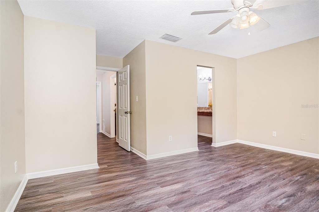 Active With Contract: $205,000 (2 beds, 1 baths, 1281 Square Feet)