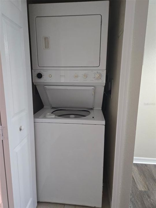 Active With Contract: $205,000 (2 beds, 1 baths, 1281 Square Feet)