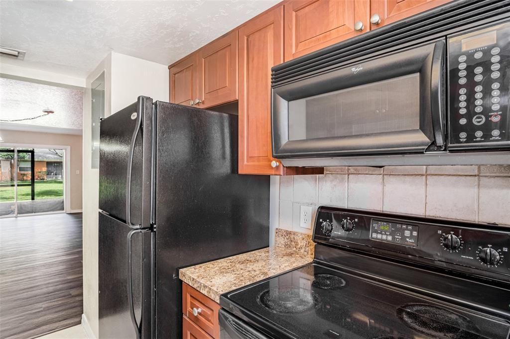 Active With Contract: $205,000 (2 beds, 1 baths, 1281 Square Feet)