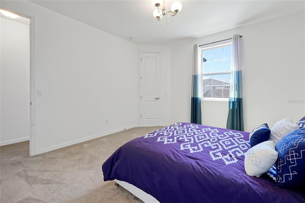 待售: $1,100,000 (7 贝兹, 5 浴室, 5075 平方英尺)