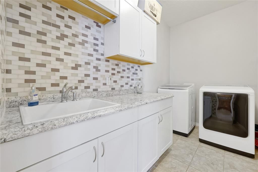 待售: $1,100,000 (7 贝兹, 5 浴室, 5075 平方英尺)