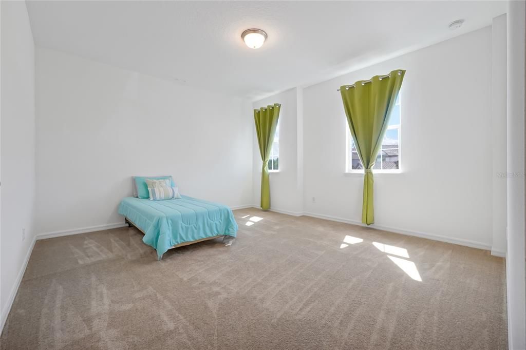 待售: $1,100,000 (7 贝兹, 5 浴室, 5075 平方英尺)