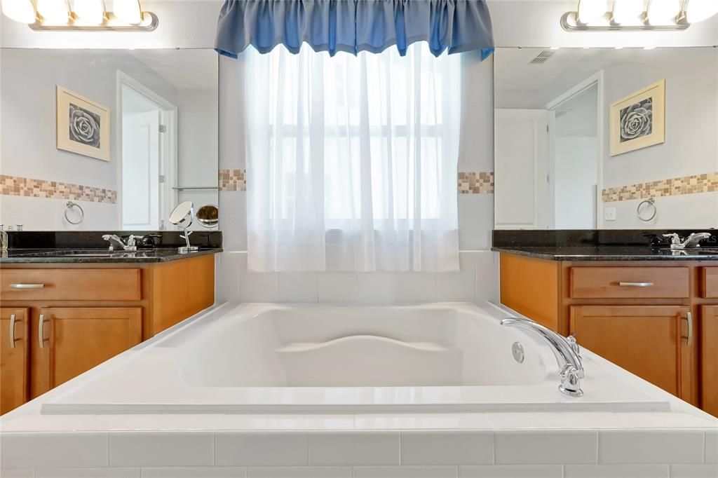 待售: $1,100,000 (7 贝兹, 5 浴室, 5075 平方英尺)