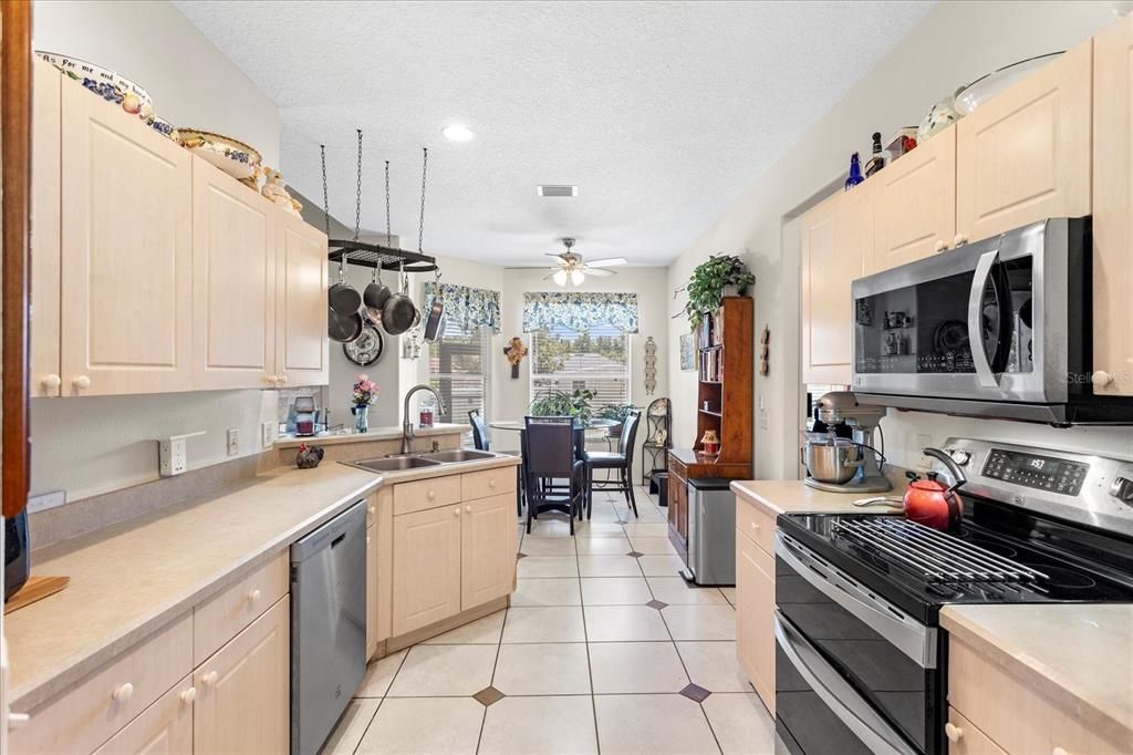 For Sale: $395,000 (3 beds, 2 baths, 1844 Square Feet)