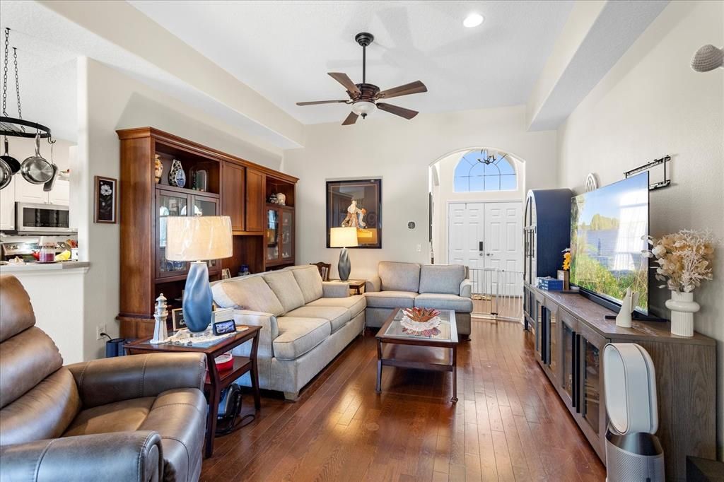 For Sale: $395,000 (3 beds, 2 baths, 1844 Square Feet)