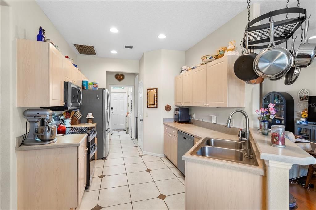 For Sale: $395,000 (3 beds, 2 baths, 1844 Square Feet)