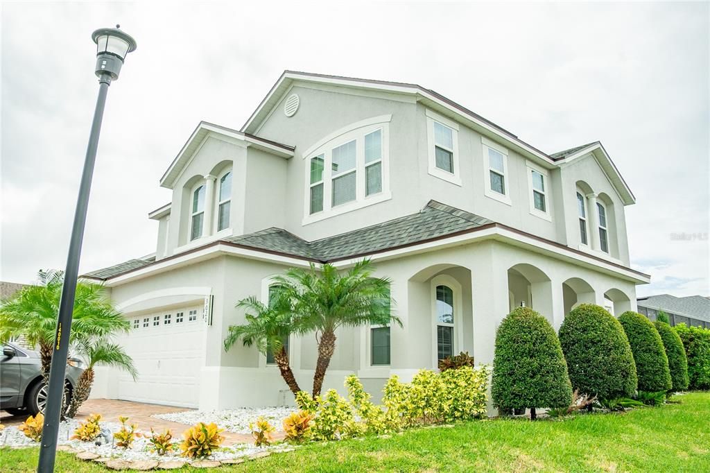 For Sale: $739,000 (3 beds, 3 baths, 2307 Square Feet)