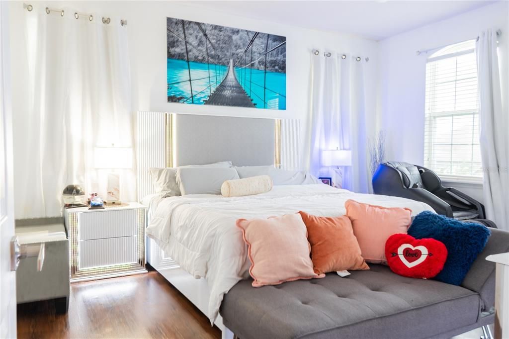 For Sale: $739,000 (3 beds, 3 baths, 2307 Square Feet)