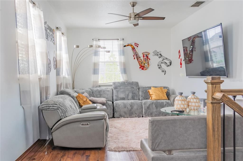 For Sale: $739,000 (3 beds, 3 baths, 2307 Square Feet)