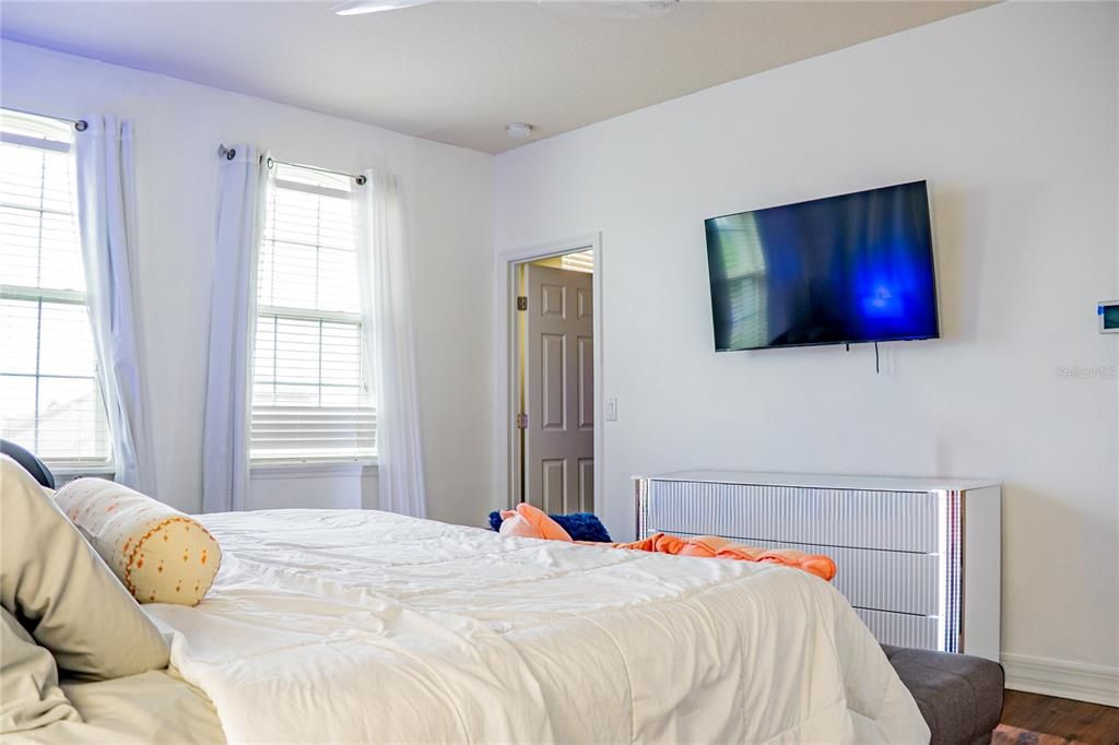 For Sale: $739,000 (3 beds, 3 baths, 2307 Square Feet)